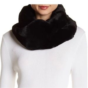 Liz Claiborne Women’s Black Infinity Scarf